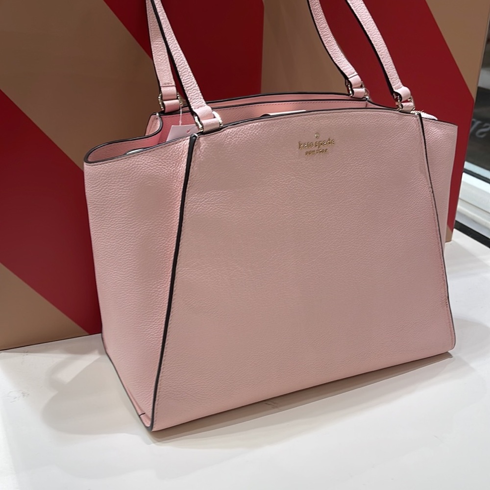 Kate Spade Brim Laptop Tote 

COLOR:
Chalk Pink - Picture 4 of 16